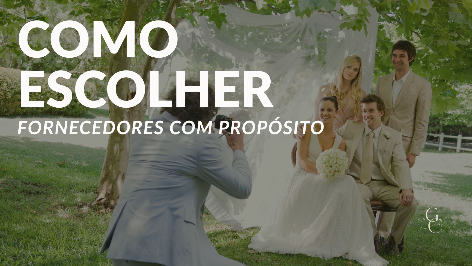 Entenda por que contratar uma fotógrafa com propósito pode transformar sua experiência no casamento.