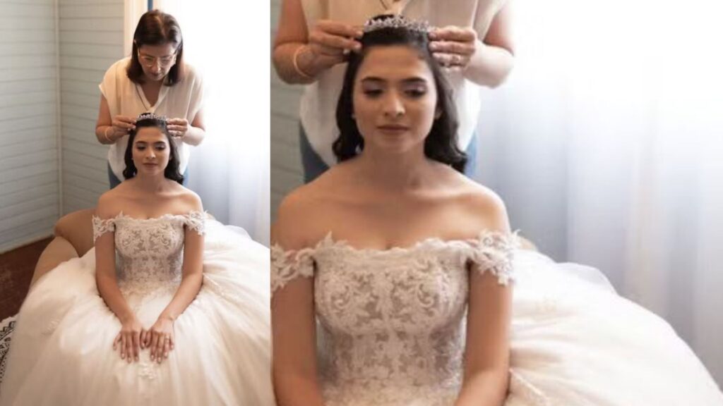 especialista na beleza da noiva finalizando o penteado com a coroa